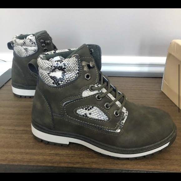 Ankle boots - Picture 2 of 3